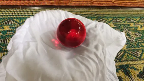 ฮือฮา! แม่ชีกรุงเทพฯ ได้ลูกแก้วสีแดง จากบ่อศักดิ์สิทธิ์คำชะโนด 2 (คลิป)