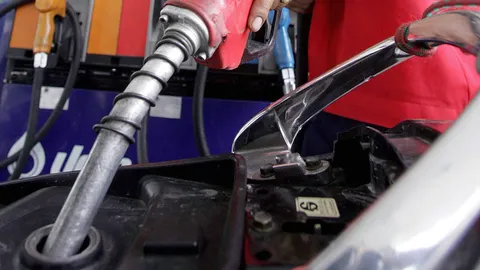 ปตท.-บางจาก ลดราคาน้ำมันทุกชนิด 50 สต. ดีเซล ลด 40 สต. E85 ลด 30 สต.