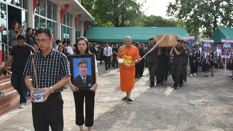 พ่อแม่ร่ำไห้รับศพ 'น้องโจ' ฮีโร่วัย 18 ช่วยเพื่อนจมน้ำจนตัวตายที่สหรัฐ