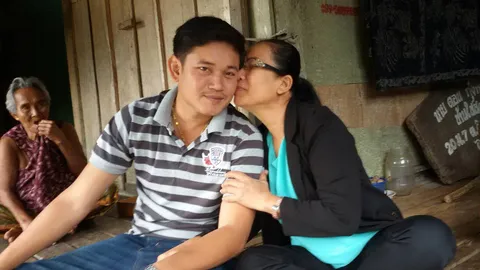 เฟซบุ๊กเป็นสื่อ! สิบเอกตามหาแม่จนเจอ พรากจากนาน 30 ปี