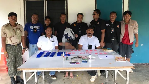 บุกจับ ลูกเจ้าของโรงเรียนปอเนาะ ค้ายาบ้า ได้ของกลางเกือบหมื่นเม็ด