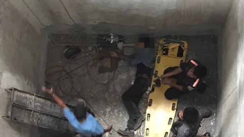 อ่างทอง ช่างเชื่อมเหล็กพลัดตกบ่อเก็บข้าวสูงกว่า 10 ม. อาการสาหัส