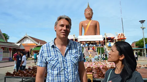 ฝรั่งขยี้ตา! ไอไม่เคยเห็น พิธีแก้บนหัวหมู 300 หัว ถวายหลวงพ่อสมหวัง