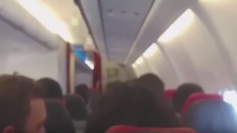 กัปตันรับกลัวมาก! เครื่องสั่นเป็นเครื่องซักผ้า บอกให้ผู้โดยสารสวดมนต์ (คลิป)