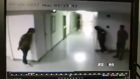 เร่งตรวจสอบ 6 ชายฉกรรจ์ แต่งกายคล้าย ตร. บุกเคาะห้องตำรวจหญิง ตี3