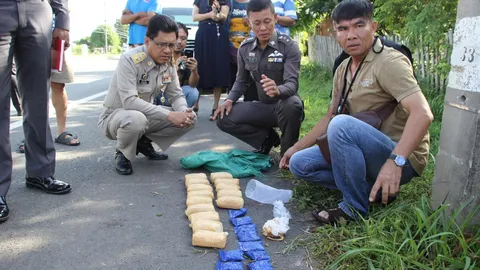 ป้าศรีสะเกษเก็บผักเจอยาบ้า! จนท.นับได้ 3 หมื่นเม็ด คาดเจอด่านโยนทิ้ง (คลิป)