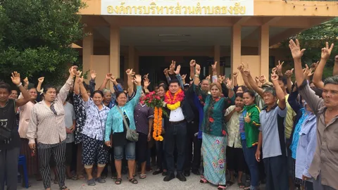 ชาวบ้านกรูดให้กำลังใจ นายก อบต.ธงชัย หลังถูกฟ้องต้านโรงงานไฟฟ้าชีวมวล