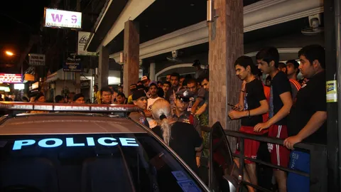 จนท.พัทยา ล้อมจับแก๊งแว้นชาวอาหรับ ปิดซอยแข่ง จยย. บีบแตรดังลั่น (คลิป)