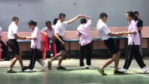 สายย่อยังอาย! เด็ก ม.6 เต้นลีลาศสุดฮา เผยเบื้องหลังความเอวพลิ้วไม่ธรรมดา (ชมคลิป)