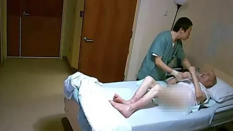 รัว11หมัดใส่คุณปู่อัลไซเมอร์วัย89ปี! ตะลึงฝีมือคนดูแลบ้านพักคนชรา (ชมคลิป) 