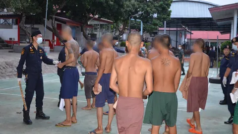 จนท.บุกตรวจค้นเรือนจำฝาง ป้องกันเหตุร้ายผู้ต้องขังในช่วงวันหยุดยาว