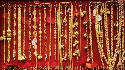 ลงต่อเนื่อง! ทองไทยเปิดตลาดปรับลง 50 รูปพรรณขายบาทละ 20,200