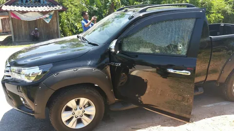 โจรใต้ประกบยิงกระบะ ชายวัย 37 พร้อมพ่อถูกยิงเจ็บ โชคดีลูกเมียปลอดภัย