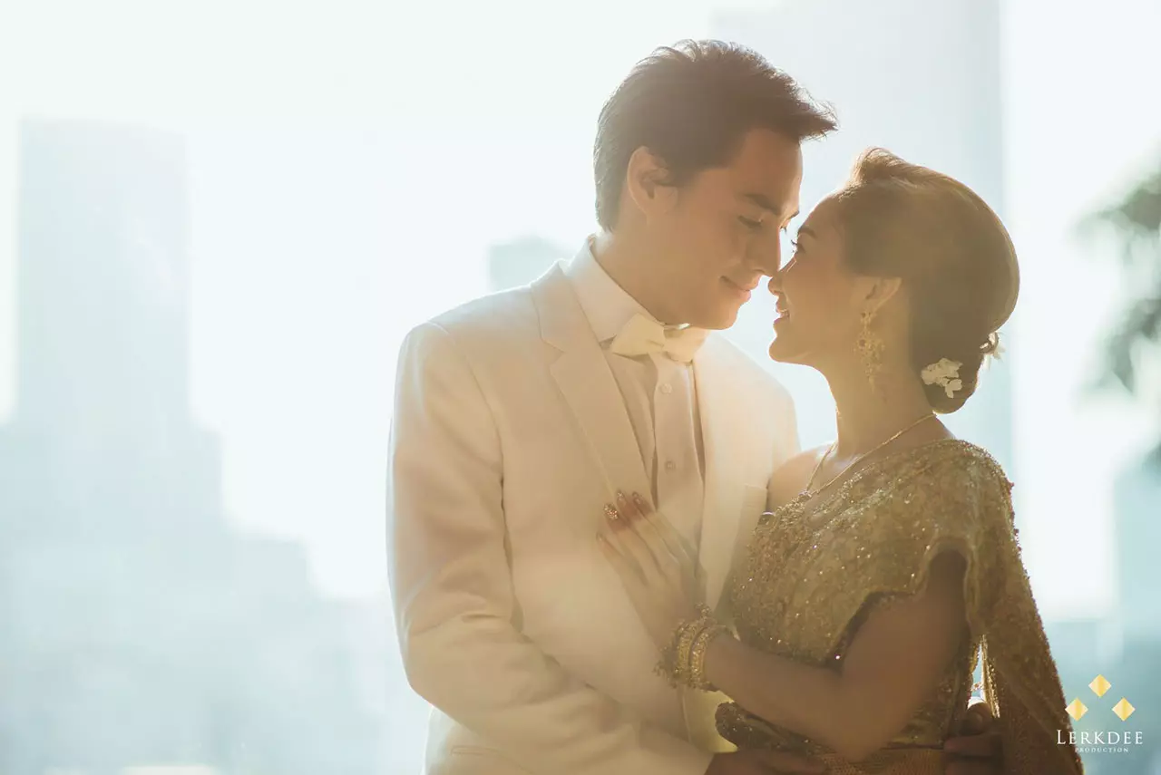 ชมภาพจุใจ! นาวิน ต้าร์-น้ำหวาน แต่งงานชื่นมื่น เพื่อนดาราแห่ยินดี
