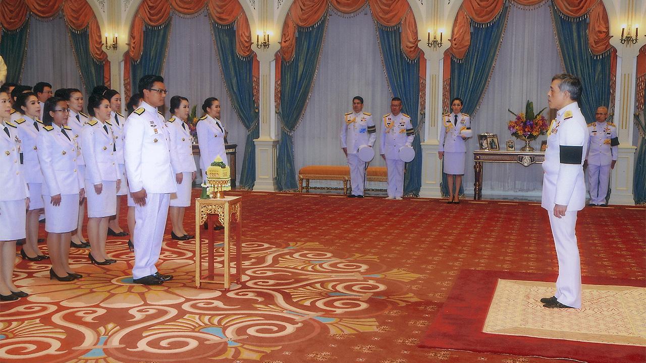 สมเด็จพระเจ้าอยู่หัว พระราชทานพระบรมราชวโรกาสให้ ร.ต.ต.พงษ์นิวัฒน์ ยุทธภัณฑ์บริภาร อัยการสูงสุด นำอัยการประจำกอง สำนักงานอัยการสูงสุดเข้าเฝ้าทูลละอองธุลีพระบาทถวายสัตย์ปฏิญาณก่อนเข้ารับหน้าที่ ในโอกาสนี้ รองอัยการสูงสุด, อธิบดีอัยการ สำนักงานคณะกรรมการอัยการ และเลขานุการอัยการสูงสุด เข้าเฝ้า ณ พระที่นั่งอัมพรสถาน วันก่อน.