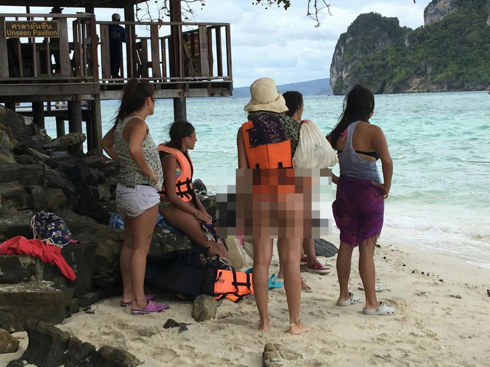 นักท่องเที่ยวชาวต่างชาติรวม 6 คนขึ้นฝั่งได้อย่างปลอดภัย