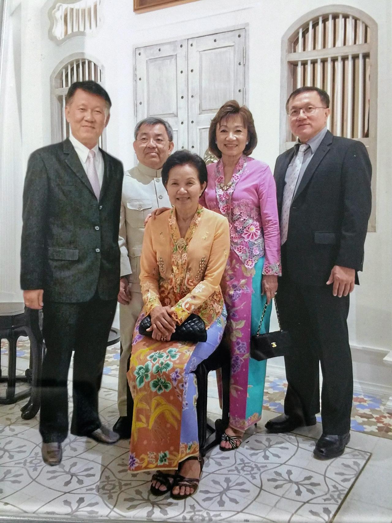 คุณนันท์ และผู้บริหาร เมอร์ลินภูเก็ตกรุ๊ป