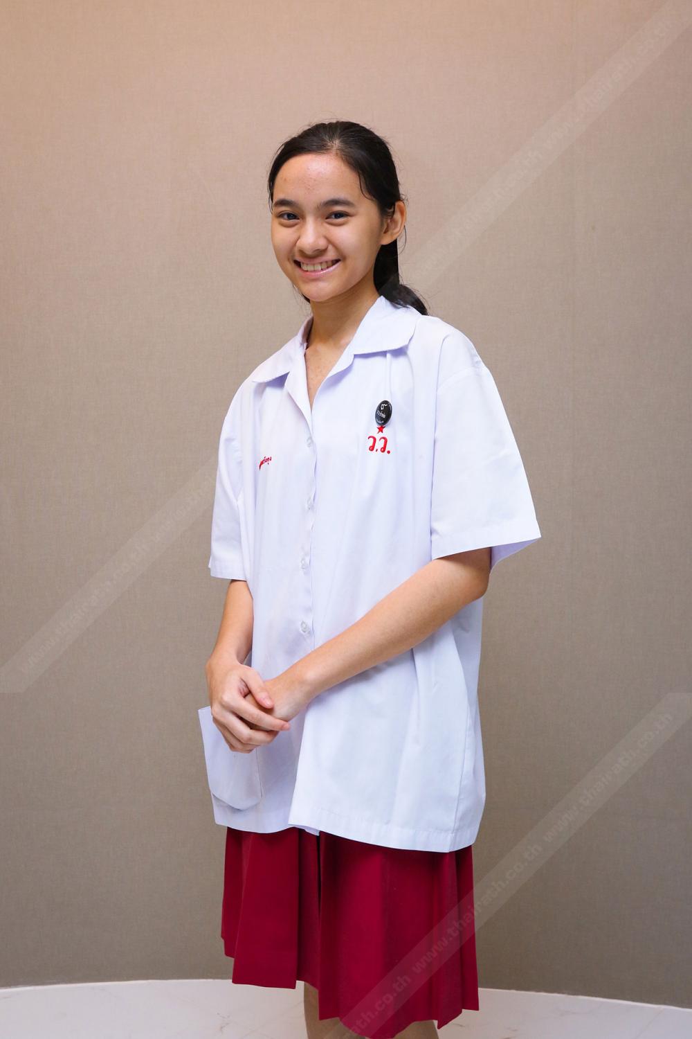 นางสาวชญานิษฐ์ โอภาสเสรีผดุง อายุ 17 ปี ชั้นม.5 โรงเรียนวัฒนาวิทยาลัย