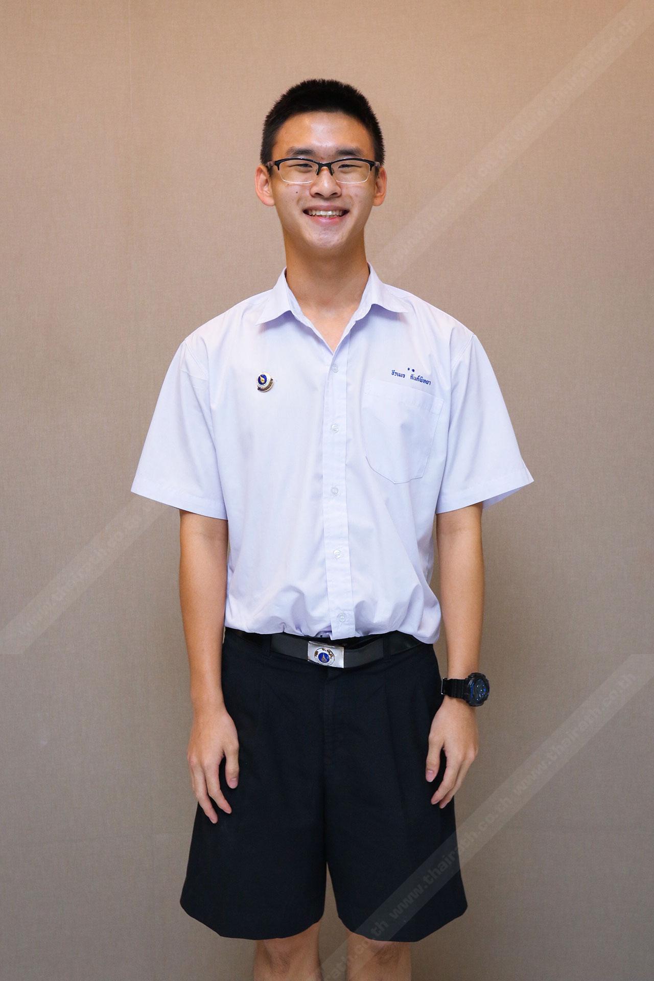 นายธีรเมธ กันต์พิทยา อายุ 16 ปี ชั้นม.5 โรงเรียนมหิดลวิทยานุสรณ์