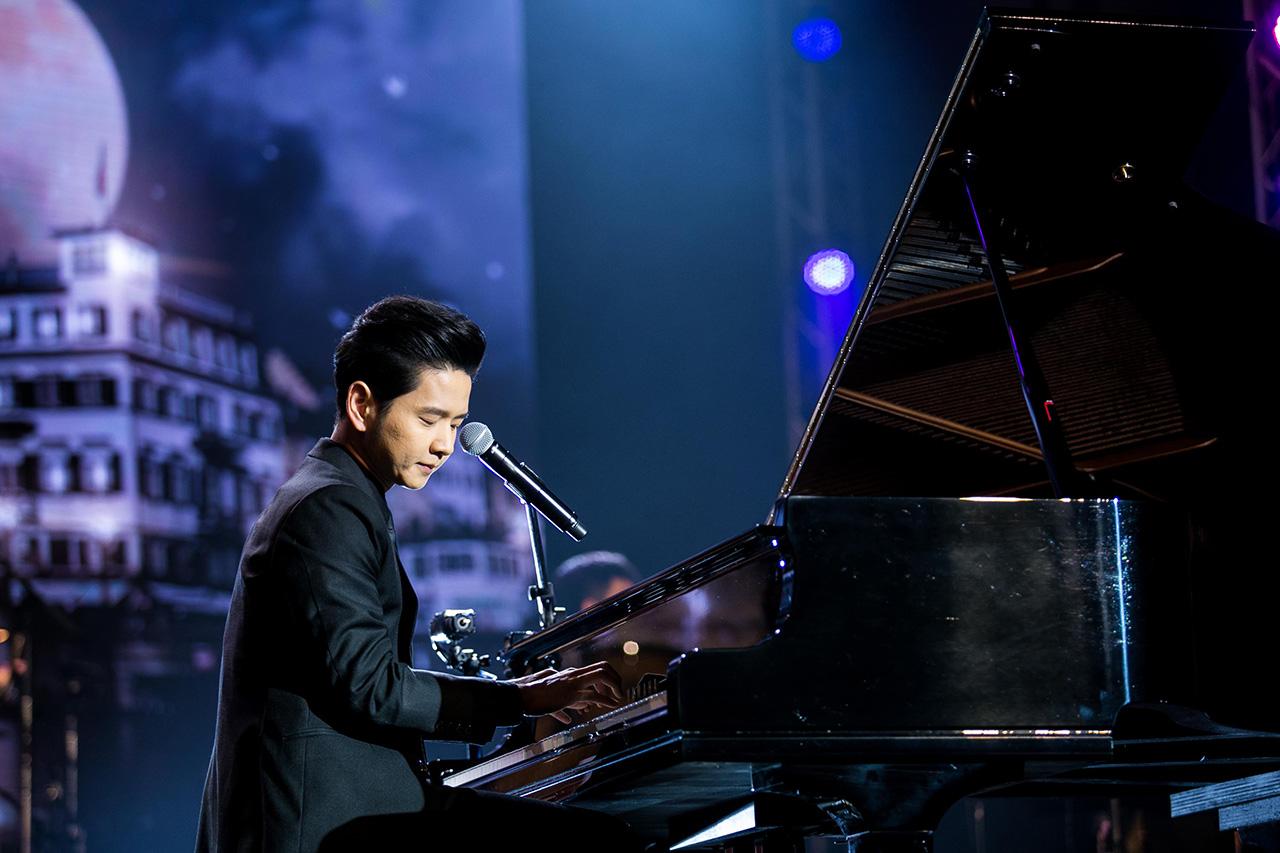 โต๋ ศักดิ์สิทธิ์ ร่วมถ่ายทอดเพลงพระราชนิพนธ์ Still on my mind