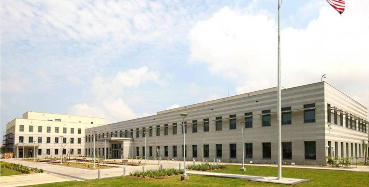 อาคารสถานทูตสหรัฐฯ ของจริง ในกานา (ภาพจาก diplomacy.state.gov)