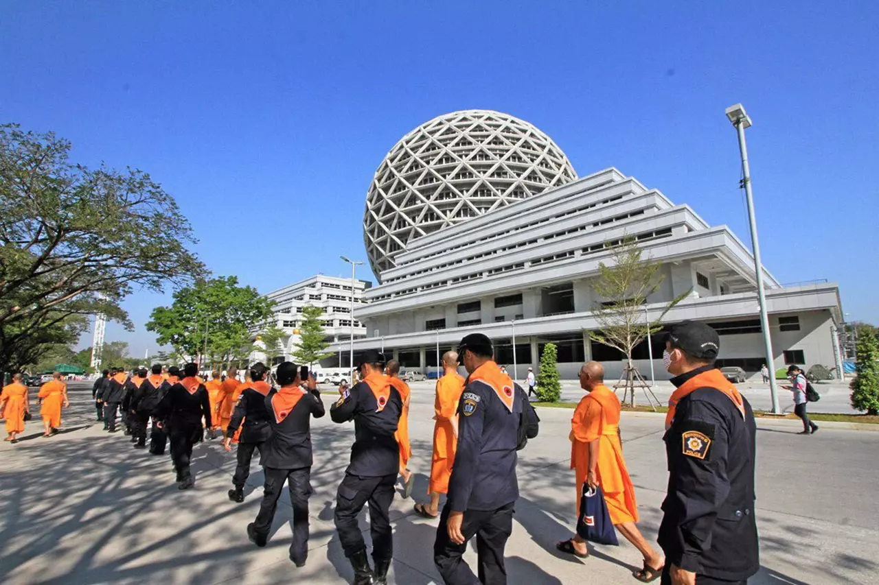 ค้นธรรมกายทลายอาณาจักร! จับ ‘ธัมมชโย’ เป้าหลอก ของจริงเขย่าศรัทธา