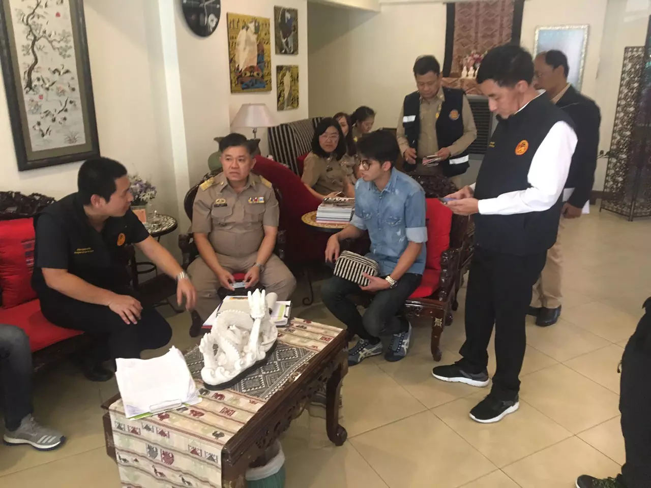 ฝ่ายปกครอง บุกจับ 2 โรงแรมในเมืองเชียงใหม่ ไร้ใบอนุญาตประกอบการ