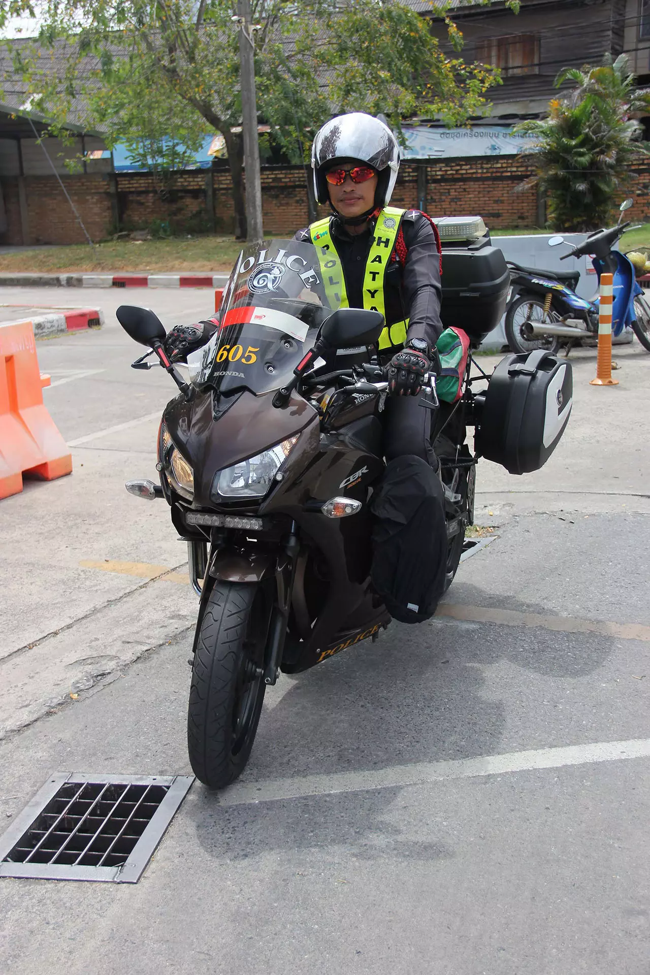 ดาบแป๊ะ จร.หาดใหญ่ ควัก 5 หมื่น แต่ง CBR 300 เป็นรถปฏิบัติงานสุดเท่