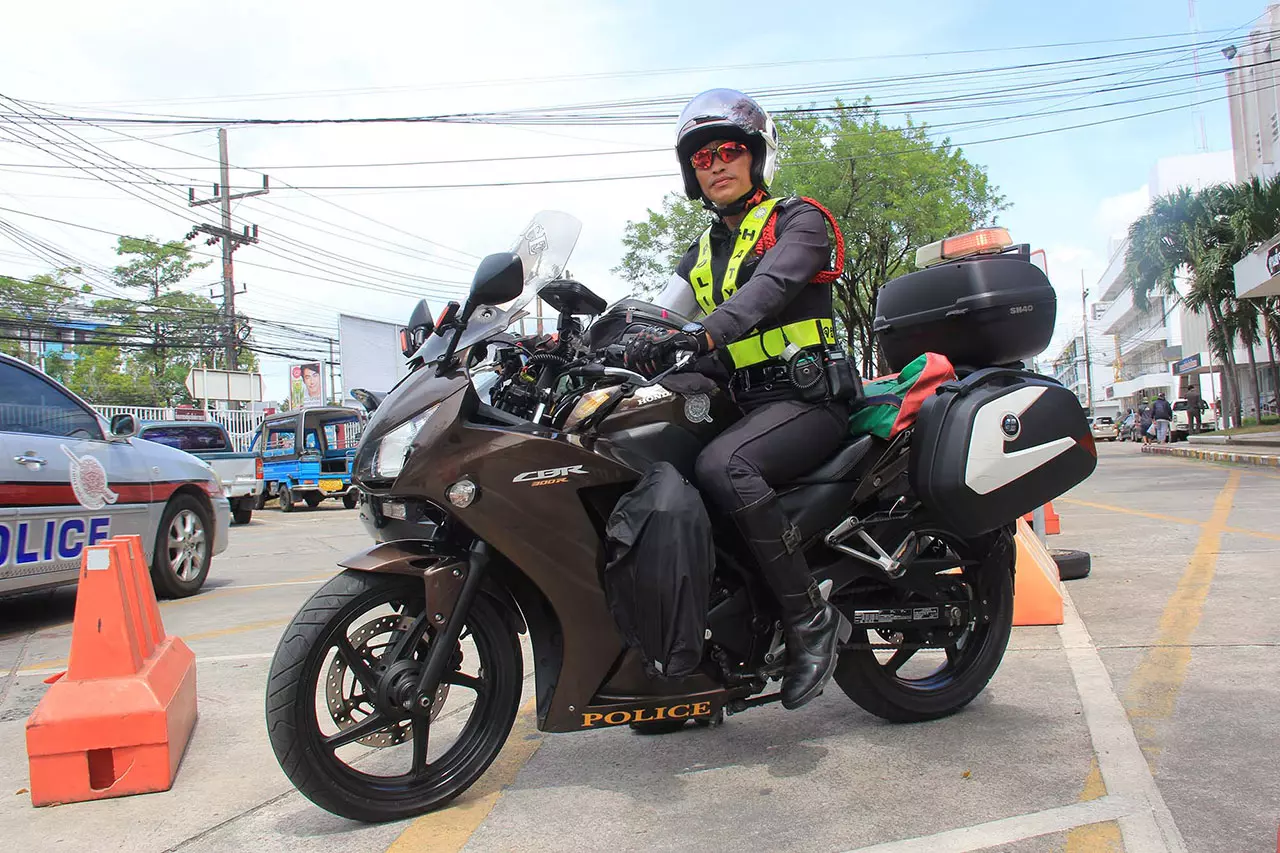 ดาบแป๊ะ จร.หาดใหญ่ ควัก 5 หมื่น แต่ง CBR 300 เป็นรถปฏิบัติงานสุดเท่