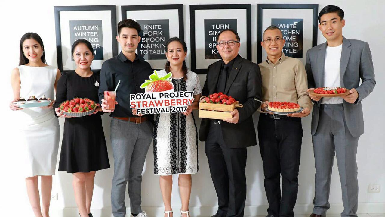 ห้ามพลาด ดร.ณรงค์ชัย พิพัฒน์ธนวงศ์ และ รณิดา รตนชัยโชค จัดแถลงข่าวการจัด “Royal Project Strawberry Festival 2017” งานแสดงสินค้าโครงการหลวง ระหว่าง 9-15 ก.พ. โดยมี สุทธิพงษ์ สุริยะ และ พัสวี ภัทรพุทธากร มาร่วมงานด้วย ที่เซ็นทรัลพลาซา แจ้งวัฒนะ วันก่อน.