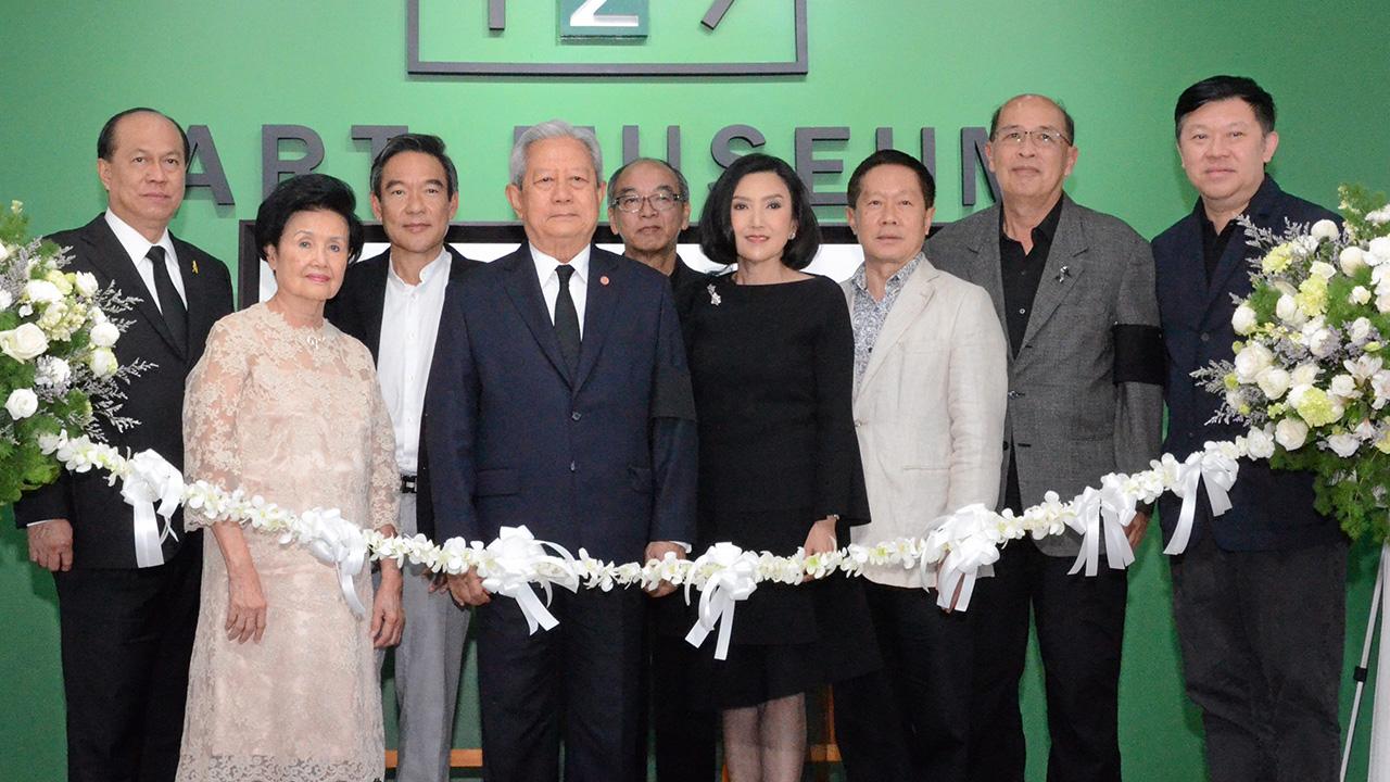 เชิญชม พล.อ.สุรยุทธ์ จุลานนท์ องคมนตรี เปิด พิพิธภัณฑ์ศิลปะ 129 ให้แก่ เยาวณี นิรันดรรายได้ส่วนหนึ่งสมทบทุนช่วยการอนุรักษ์เขาใหญ่ โดยมี พล.อ.อนุพงษ์ เผ่าจินดา, ดร.ก้องเกียรติ โอภาสวงการ และ ชูชาติ เพชรอำไพ มาร่วมงานด้วย ที่บ้านทิวเขา-เขาใหญ่ วันก่อน.
