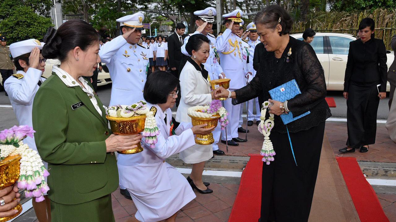 สมเด็จพระเทพรัตนราชสุดาฯ สยามบรมราชกุมารี เสด็จพระราชดำเนินไปทรงเปิดงานเฉลิมพระเกียรติ พระบาทสมเด็จพระพุทธเลิศหล้านภาลัย ณ พระบรมราชานุสาวรีย์พระบาทสมเด็จพระพุทธเลิศหล้านภาลัย เมื่อวันที่ 4 กุมภาพันธ์.