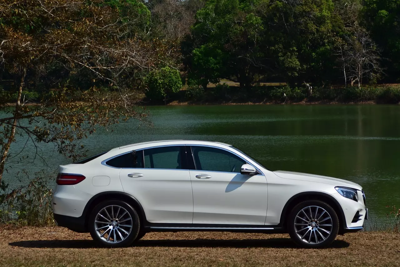 ถังเดียวเที่ยวพันกิโลเมตร MERCEDES BENZ GLC 250d COUPE AMG DYNAMIC PLUS