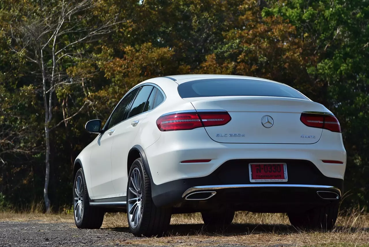 ถังเดียวเที่ยวพันกิโลเมตร MERCEDES BENZ GLC 250d COUPE AMG DYNAMIC PLUS