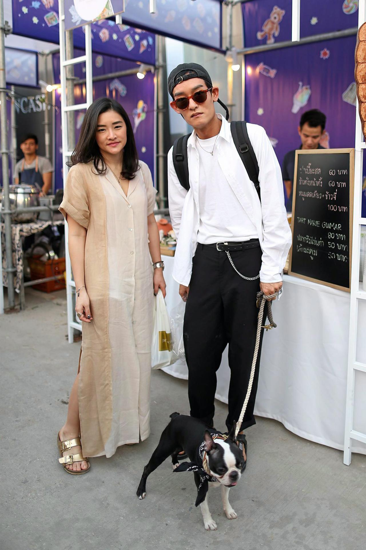กุลกมล-ธีร์รัฐ ว่องวัฒนะสิน พากันมาเที่ยวชมงาน.