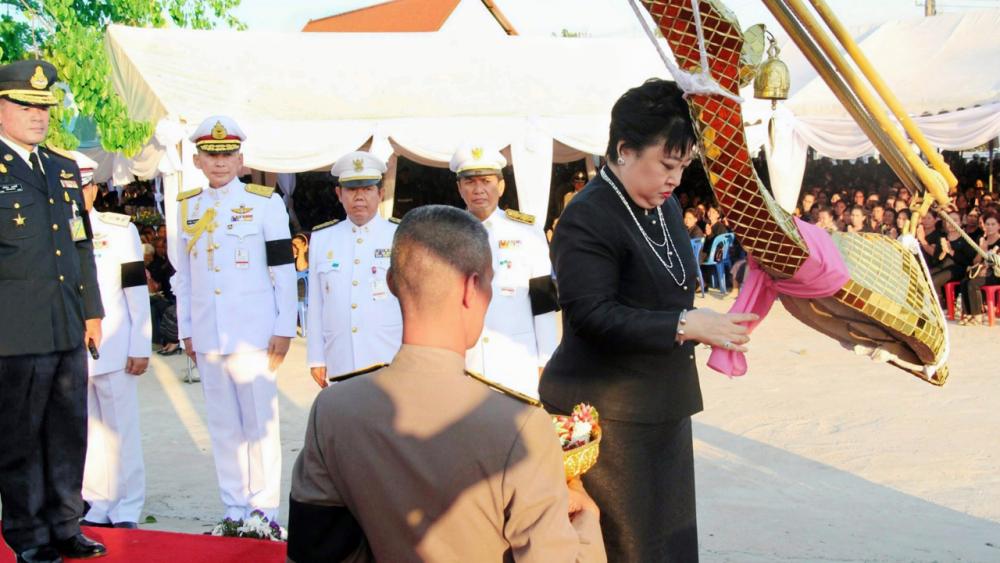 พระเจ้าวรวงศ์เธอ พระองค์เจ้าโสมสวลี พระวรราชาทินัดดามาตุ เสด็จไปทรง ยกช่อฟ้าและตัดหวายลูกนิมิตพระอุโบสถวัดโพนเมืองน้อย ณ วัดโพนเมืองน้อย ตำบลโพนเมืองน้อย อ.หัวตะพาน จ.อำนาจเจริญ เมื่อวันก่อน.