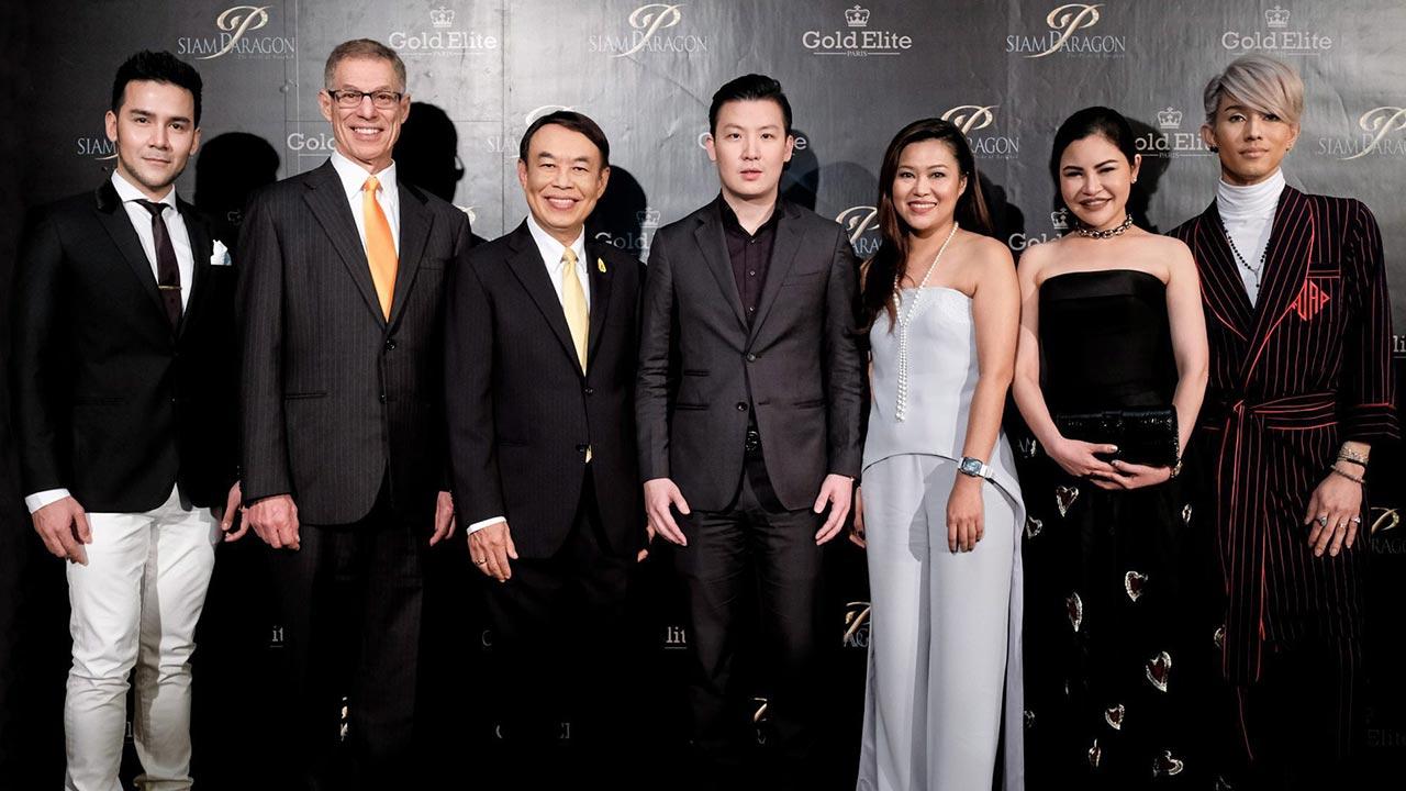 ใช้ทองคำจ้ะ - สุทธิเกียรติ กิตติภัทรากุล และ สรัลธร อัศเวศน์ เปิดตัว “Gold Elite Paris” โทรศัพท์ มือถือทองคำดีที่สุด พร้อมให้บริการด้านสุขภาพ โดยมี ผศ.นพ.พันธ์ศักดิ์ ศุกระฤกษ์, ดร.เทอร์รี่ กรอสแมน และ ปิยะรัฐ กัลย์จาฤก มาร่วมงานด้วย ที่โรงแรมสยาม เคมปินสกี้ วันก่อน.