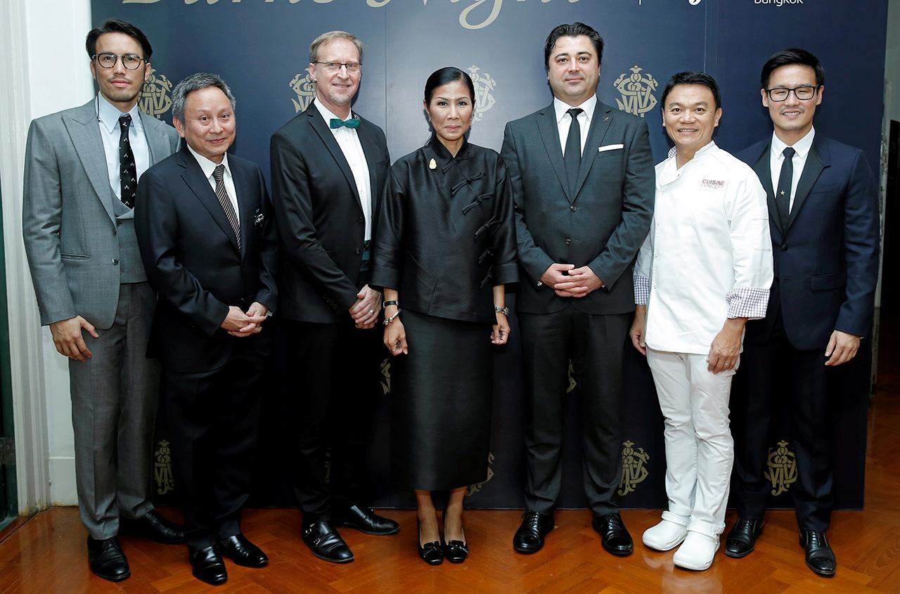ไม่ลืม ไบรอัน เดวิดสัน ทูตอังกฤษ และ คาน บาเรา จัดงาน เบิร์นส์ ไนท์ เพื่อรำลึกถึงกวีเอกจากสกอตแลนด์ โรเบิร์ต เบิร์นส์ โดยมี กอบกาญจน์ วัฒนวรางกูร, ชาย ศรีวิกรม์, พอล สิริสันต์, พงษ์ธวัช เฉลิมกิตติชัย และ โอฬาร ปุ้ยพันธวงศ์ มาร่วมงานด้วย ที่ทำเนียบทูตอังกฤษ วันก่อน.