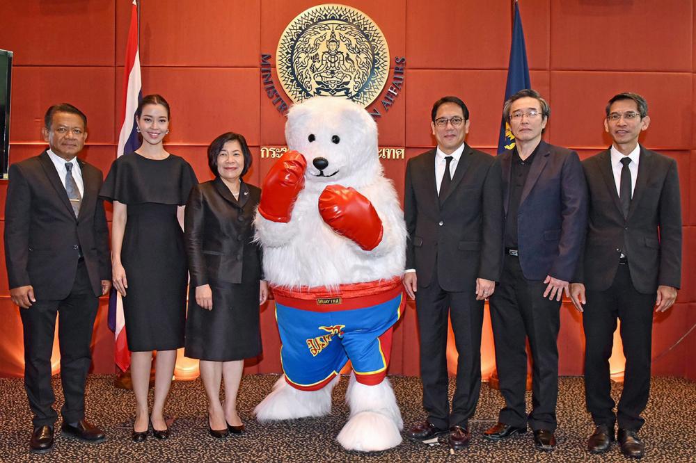 หนึ่งร้อยยี่สิบปี ทรงพล สุขจันทร์ อธิบดีกรมยุโรป แถลงข่าวการจัดงาน 120 ปี ความสัมพันธ์ทางการทูตไทย–รัสเซีย เพื่อส่งเสริมความรู้ความสัมพันธ์ระหว่างประเทศ โดยมี บุษฎี สันติพิทักษ์, ศิระ สว่างศิลป์ และ วิบูลย์ เสรีชัยพร มาร่วมงานด้วย ที่กระทรวงการต่างประเทศ วันก่อน.