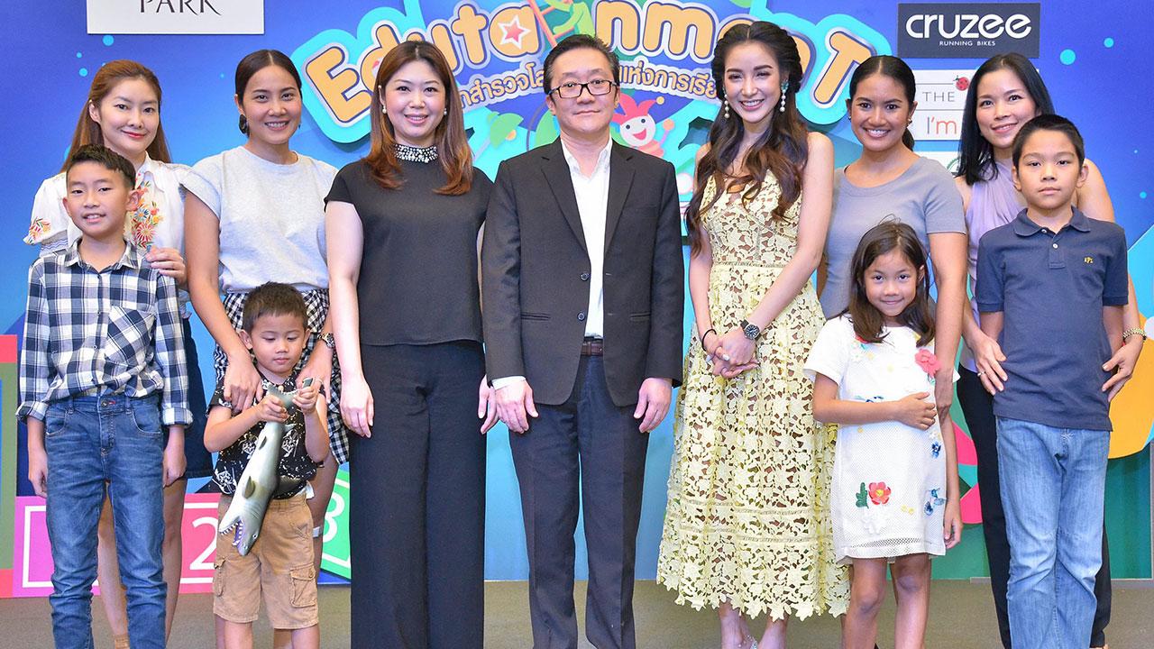 เรียนเป็น นันทวัฒน์ เนาวรัตน์พงษ์ จัดงาน “พาราไดซ์ พาร์ค เอ็ดดูเทนเม้นท์ ออกสำรวจโลกแห่งการเรียนรู้” เพื่อให้เรียนรู้ควบคู่ความสนุกจากสถาบันการศึกษากว่า 40 แห่ง โดยมี ผศ.ดร.ปนัดดา ธนเศรษฐกร และ ม.ร.ว.จันทรลัดดา ยุคล มาร่วมงานด้วย ที่พาราไดซ์ พาร์ค วันก่อน.
