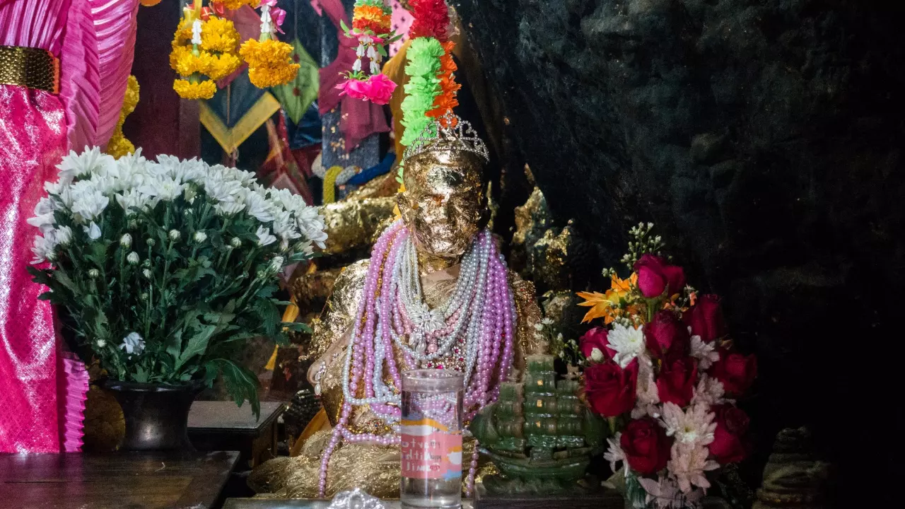 ตำนานรักอมตะ 'สามมุข-แสน' ใครผิดคำสาบาน ต้องโดดหน้าผาตายตามกัน 
