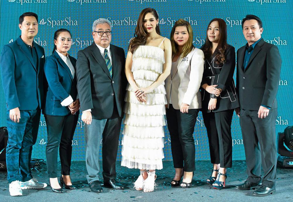 สิบห้าปี ศานติ ประนิช จัดงานครบรอบ 15 ปี สปาชา สลิมมิ่งเซ็นเตอร์ ผู้นำด้านดูแลรูปร่างพร้อมโปรโมชั่นคืนกำไรให้แก่ลูกค้า โดยมี มนตรี ฐิติวรรธน์กุล, รัตติกร สุภาศิริกุล, อดิศักดิ์ บางโม และ ชมพู่–อารยา เอ ฮาร์เก็ต มาร่วมงานด้วย ที่ศูนย์การค้าฟิวเจอร์พาร์ค รังสิต วันก่อน.