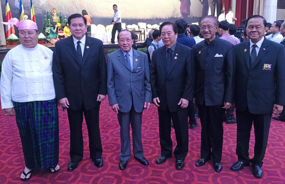งานใหญ่ วินัย วีระภุชงค์ ประธานมูลนิธิวีระภุชงค์ ต้อนรับ ฮอร์ นัมฮง รองนายกฯกัมพูชา และ พล.อ. ธนะศักดิ์ ปฏิมาประกร รองนายกฯไทย ไปร่วมเปิดโครงการ “ธรรมยาตรา 5 แผ่นดินฯ” ที่โรงแรมโซฟิเทลฯ กรุงพนมเปญ.