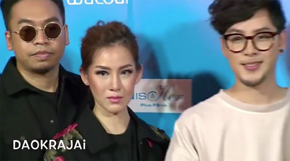 ฝืนยิ้ม เพื่องาน