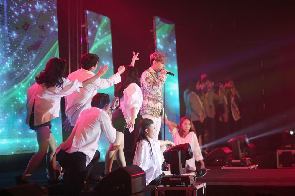 โชว์ชุดพิเศษของ ถังเบียร์ Winner AF10