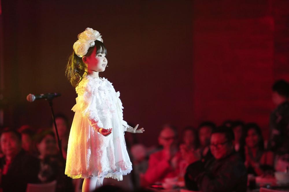 น้องใบพลู ร้องเพลง