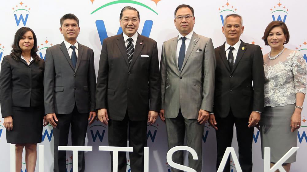 เกาะติดเทรนด์ ศ.ดร.สุรเกียรติ์ เสถียรไทย เปิดงาน “Wuttisak Wellness World” นวัตกรรมเพื่อสุขภาพและความงามเทรนด์ใหม่ล่าสุด โดยมี ดร.ประพล มิลินทจินดา, อรรถวุฒิ จริงไธสง, ยุพา เดชะอำไพ, ฐาณิญา พงษ์ศิริ และ สมคิด สมศรี มาร่วมงานด้วย ที่โรงแรมโซ โซฟิเทล วันก่อน.