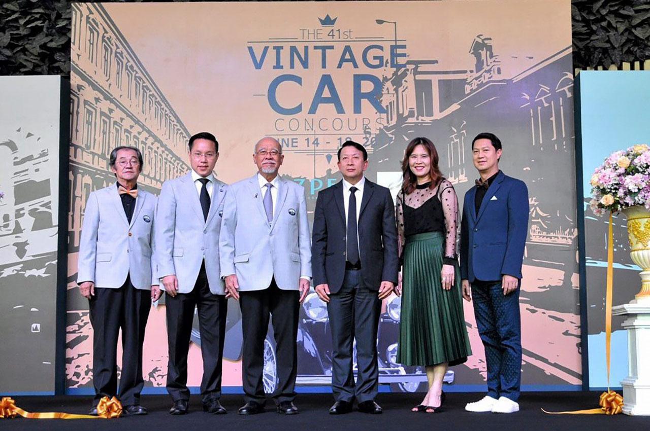 ไปดูรถเก่า ณันทพงศ์ เชิดชู เปิด “ประกวดรถโบราณ ครั้งที่ 41” งานแสดงรถโบราณและรถคลาสสิกกว่า 100 คัน จัดถึง 18 มิ.ย. โดยมี ขวัญชัย ปภัสร์พงษ์, รัตนา อนันทนุพงศ์,อรรถวิทย์ สุวรรณภักดี และ อดิศักดิ์ บางโม มาร่วมงานด้วย ที่ศูนย์การค้าฟิวเจอร์พาร์ค วันก่อน.