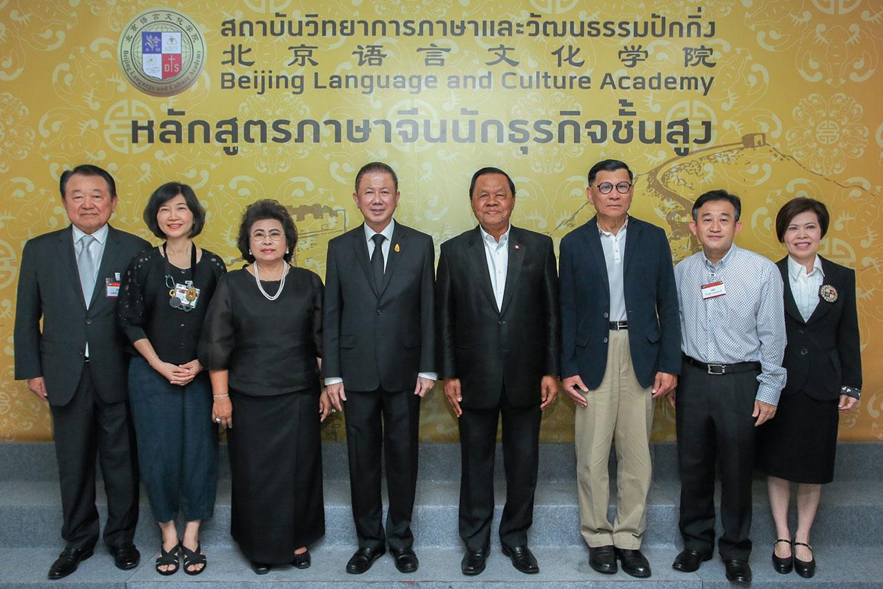 รุ่นที่3 สนั่น อังอุบลกุล เปิดหลักสูตรภาษาจีนนักธุรกิจชั้นสูงรุ่น 3 สถาบันวิทยาการภาษาและวัฒนธรรมปักกิ่ง โดยมี พล.อ.วิชิต ยาทิพย์, วิเชษฐ์ เกษมทองศรี, ดร.ฉวีรัตน์ เกษตรสุนทร, พรสิทธิ์ ศรีอรทัยกุล และ ฐิตินันท์ วัธนเวคิน มาร่วมงานด้วย ที่ ร.ร.อัสสัมชัญพาณิชยการ วันก่อน.