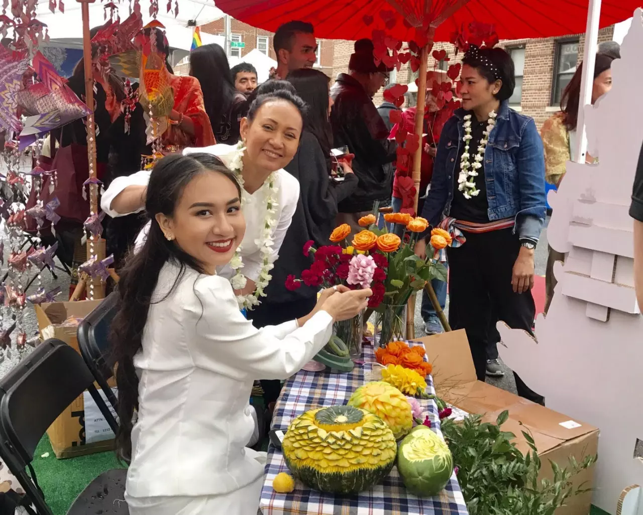 ชาวไทยในนิวยอร์ก ปิดถนนจัดงาน 'ถนนคนเดิน ปีใหม่ไทย 2017' คึกคัก